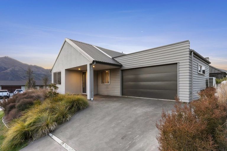 Photo of property in 1 Landsborough Lane, Wanaka, 9305