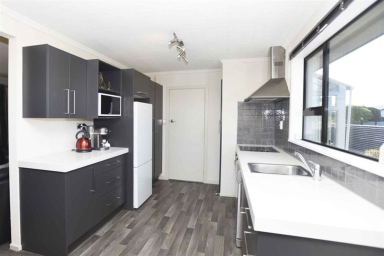 Photo of property in 52 Holloway Street, Waikiwi, Invercargill, 9810