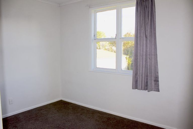 Photo of property in 16 Tonkin Drive, Sunnynook, Auckland, 0620