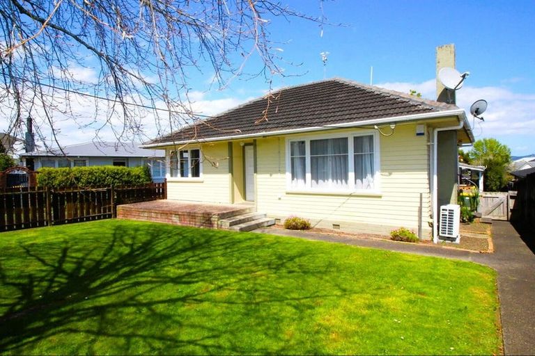 Photo of property in 48 Strid Road, Te Atatu South, Auckland, 0610