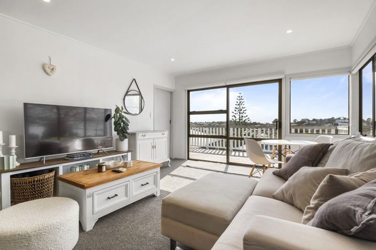 Photo of property in 5 Holiday Road, Stanmore Bay, Whangaparaoa, 0932