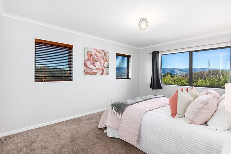 Photo of property in 21 Mcewen Crescent, Riverstone Terraces, Upper Hutt, 5018