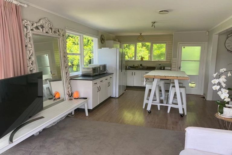 Photo of property in 6 Hartley Terrace, Massey, Auckland, 0614