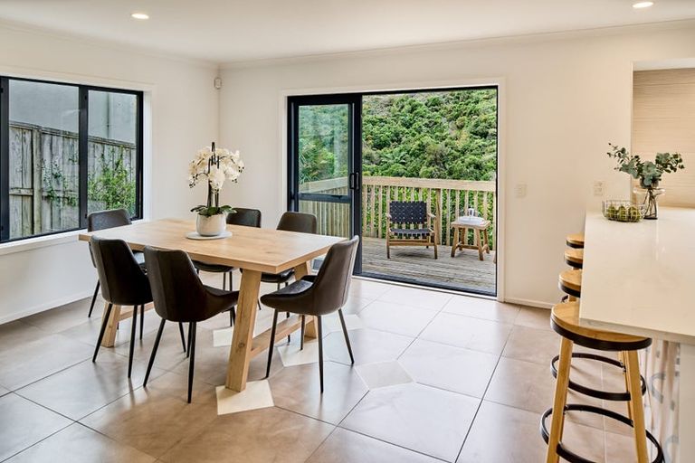 Photo of property in 32 Amesbury Drive, Churton Park, Wellington, 6037