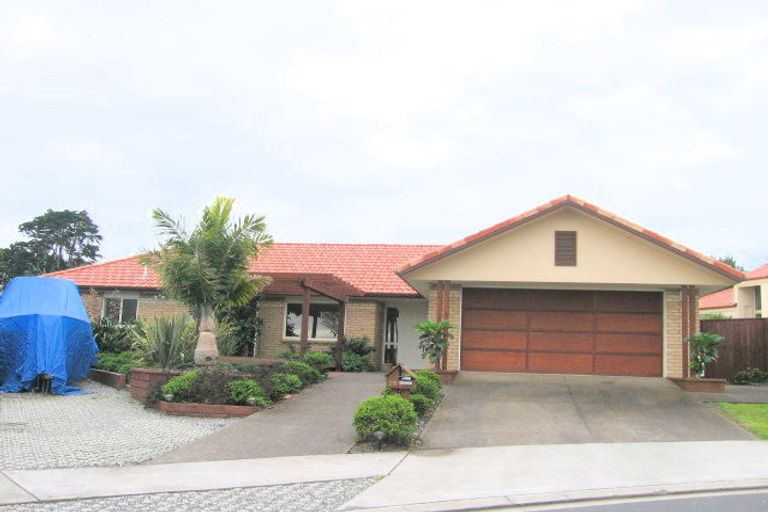 Photo of property in 18 Gilford Place, East Tamaki Heights, Auckland, 2016