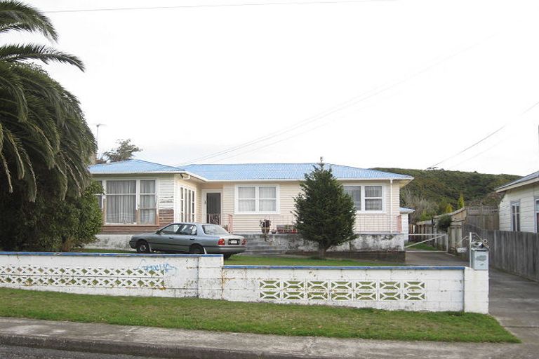 Photo of property in 34 Kaitawa Crescent, Paraparaumu, 5032