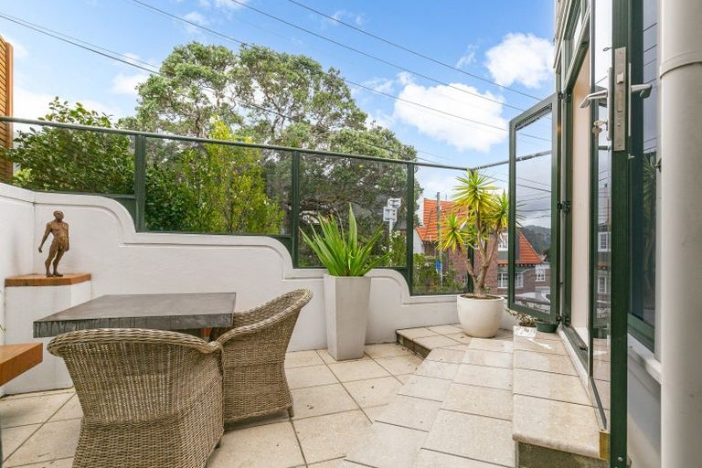 Photo of property in 2/67 Bolton Street, Kelburn, Wellington, 6012