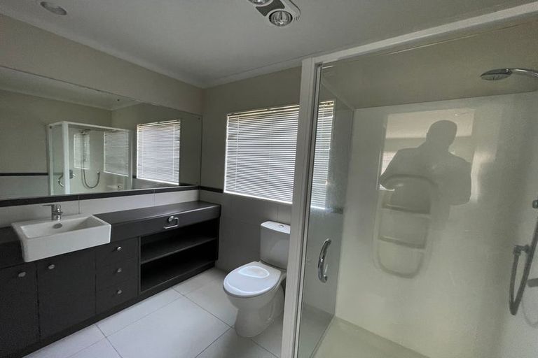 Photo of property in 3 Lorenzo Way, Flat Bush, Auckland, 2016