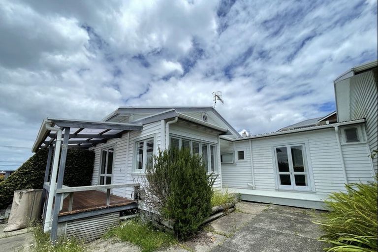 Photo of property in 20 Ngataringa Road, Devonport, Auckland, 0624