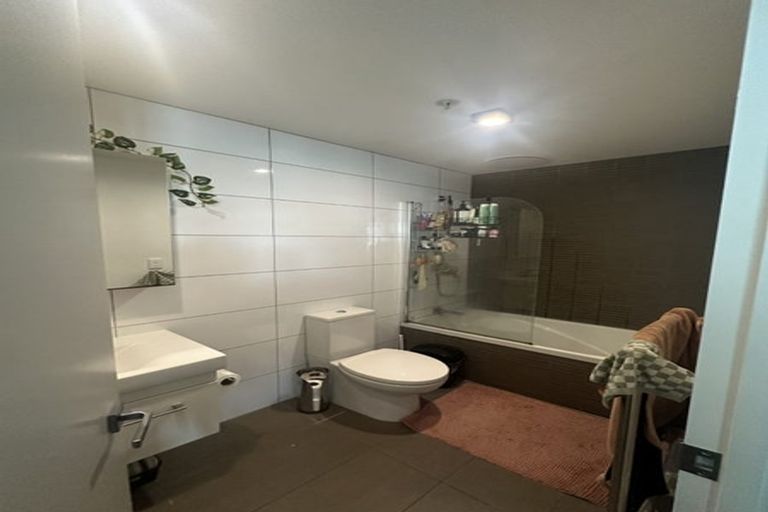 Photo of property in Revolucion Apartments, 402n/28 Torrens Terrace, Mount Cook, Wellington, 6011