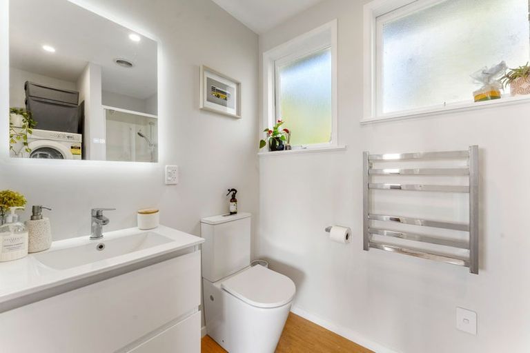 Photo of property in 2/19 Bishopgate Street, Birkdale, Auckland, 0626