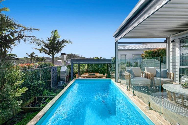 Photo of property in 12 Vera Court, Silverdale, 0932