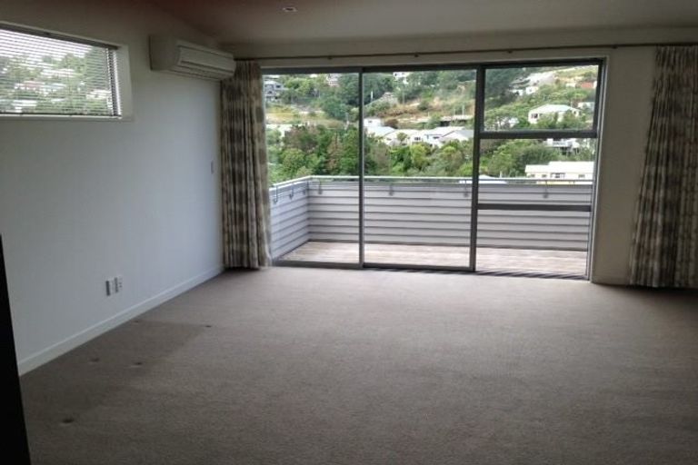 Photo of property in 49 Tiketike Way, Brooklyn, Wellington, 6021