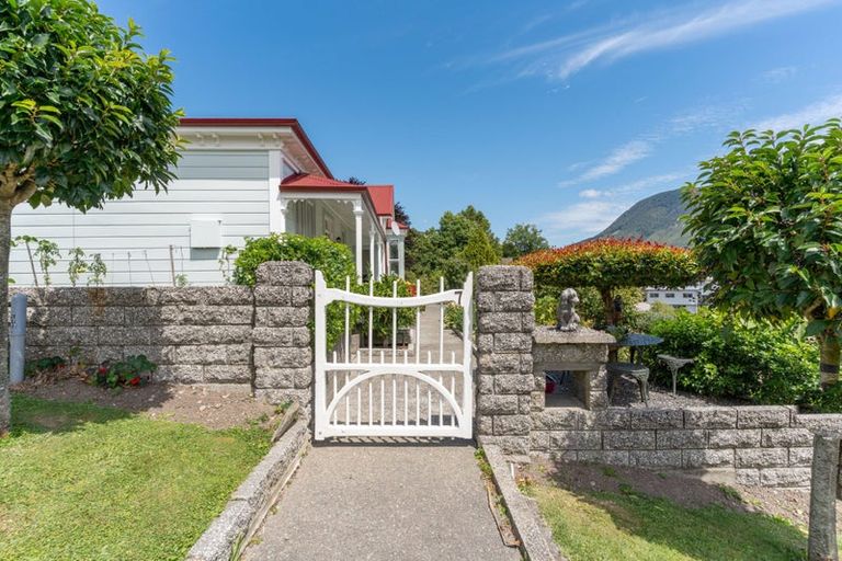 Photo of property in 7 Rutland Street, Picton, 7220