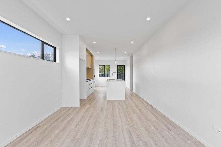 Photo of property in 31 Whiteywood Street, Westgate, Auckland, 0814