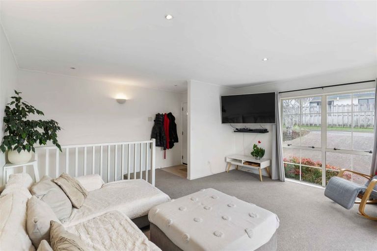 Photo of property in 9 Owl Court, Unsworth Heights, Auckland, 0632