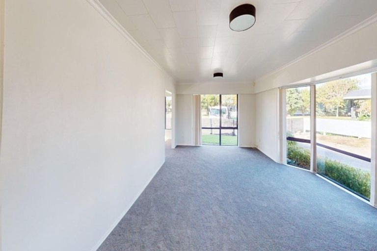 Photo of property in 5 Essex Place, Milson, Palmerston North, 4414