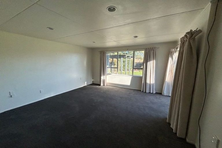 Photo of property in 6 Latham Stubbs Crescent, Waipawa, 4210