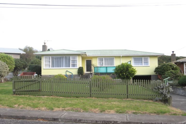 Photo of property in 38 Kaitawa Crescent, Paraparaumu, 5032
