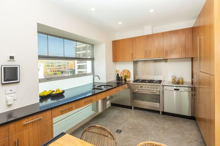 Photo of property in Braemar Apartments, 6/2 Cranmer Square, Christchurch Central, Christchurch, 8013