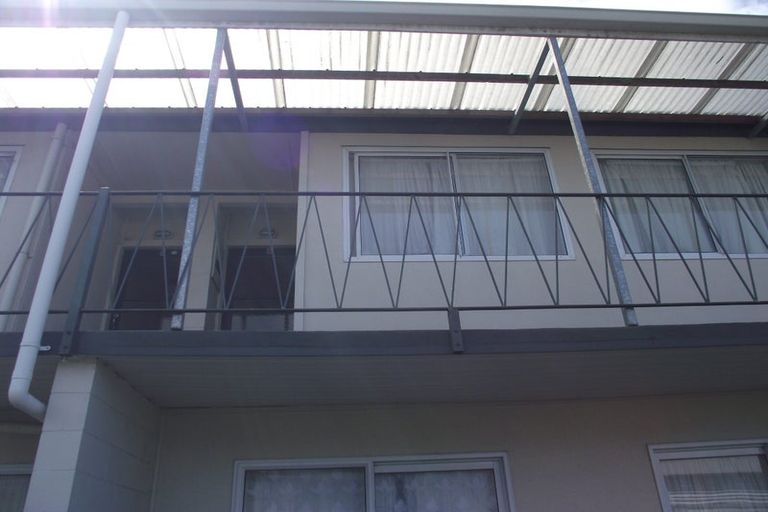 Photo of property in 8/3 Tralee Place, Hillcrest, Hamilton, 3216