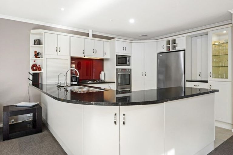 Photo of property in 40 Moyrus Crescent, East Tamaki Heights, Auckland, 2016