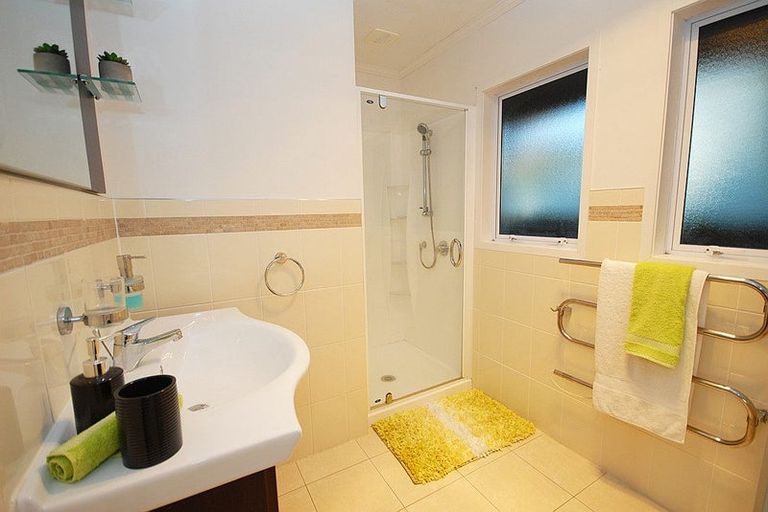 Photo of property in 50 Balmain Road, Chatswood, Auckland, 0626