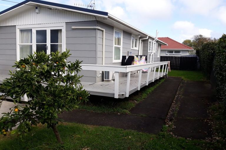 Photo of property in 2/206 Lake Road, Northcote, Auckland, 0627