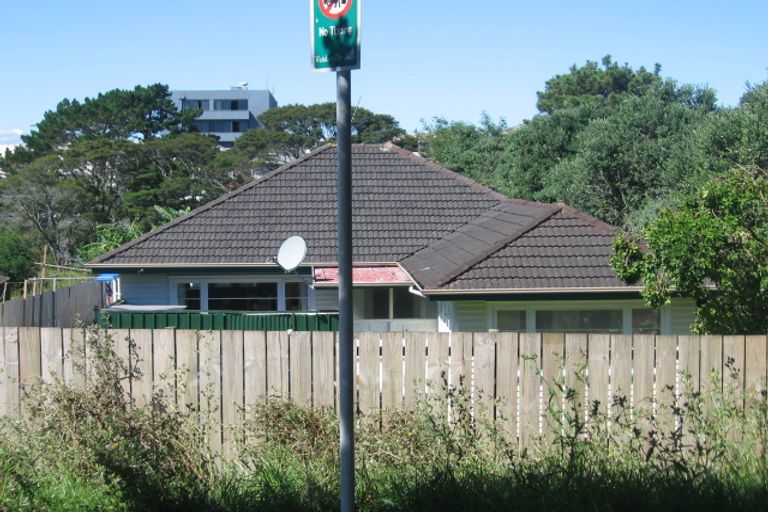 Photo of property in 1/16 Kaponga Crescent, New Lynn, Auckland, 0600