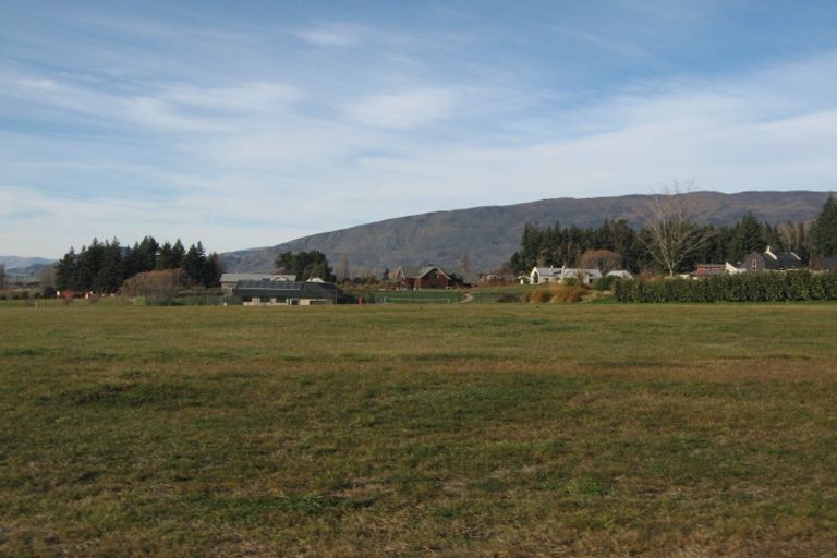 Photo of property in 20 Elderberry Crescent, Wanaka, 9305