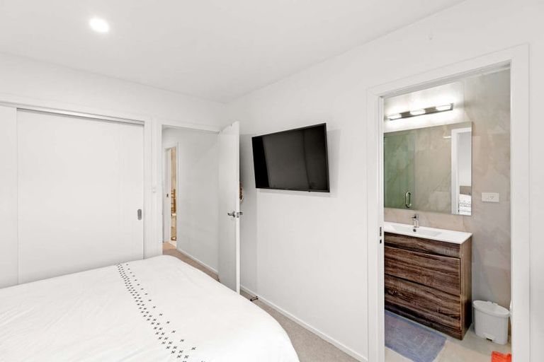 Photo of property in 15c Arney Road, Ranui, Auckland, 0612