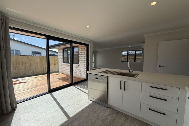 Photo of property in 143 Otuwairoa Esplanade, Opaheke, 2113