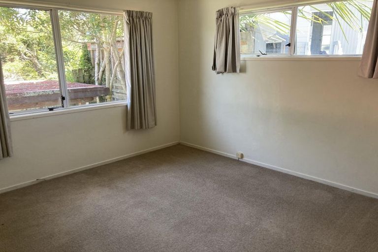 Photo of property in 102 Kemp Road, Massey, Auckland, 0614