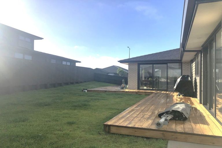 Photo of property in 5 Omahuru Road, Glenbrook, 2681