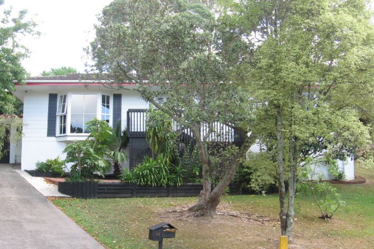 Photo of property in 11 West Glade Crescent, Birkenhead, Auckland, 0626