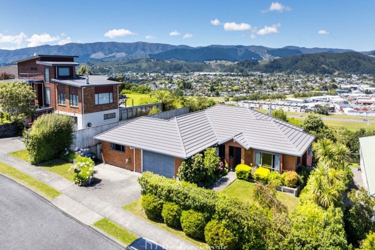 Photo of property in 53 Riverstone Drive, Riverstone Terraces, Upper Hutt, 5018