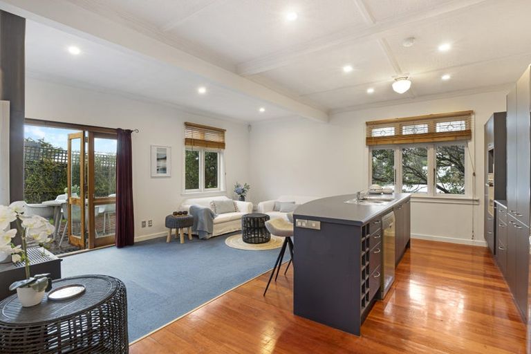 Photo of property in 92 Townsend Road, Miramar, Wellington, 6022