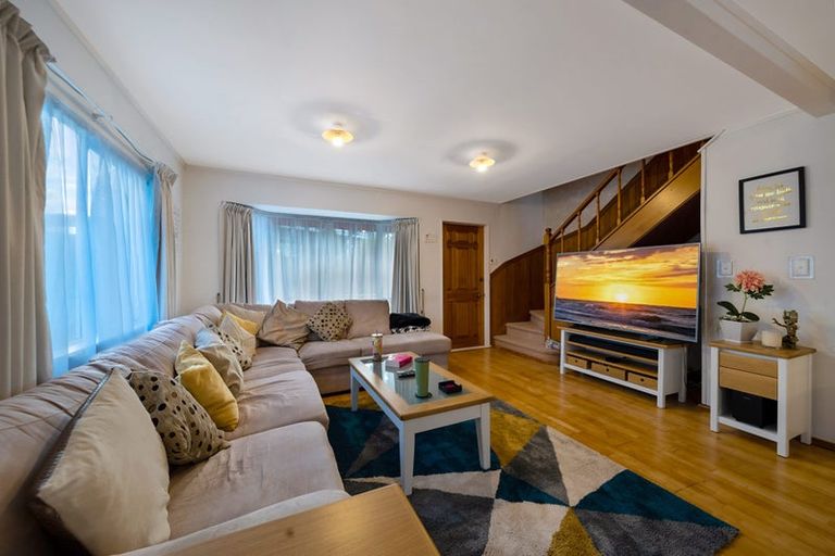 Photo of property in 2/62 Granville Drive, Massey, Auckland, 0614