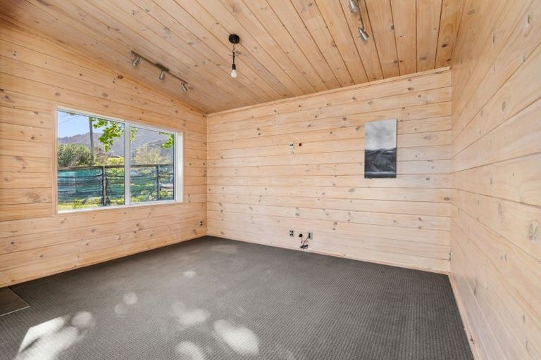 Photo of property in 261 Waikawa Road, Waikawa, Picton, 7220