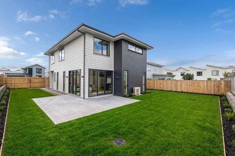 Photo of property in 7 Owen Chapman Drive, Red Beach, 0932