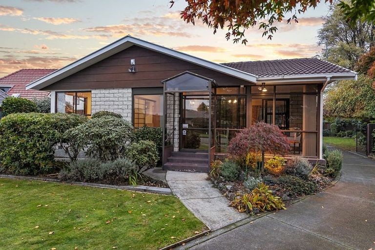 Photo of property in 17 Wyatt Place, Russley, Christchurch, 8042