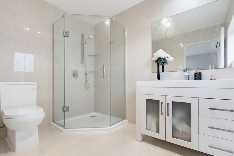 Photo of property in 21 San Prospero Crescent, Henderson, Auckland, 0612