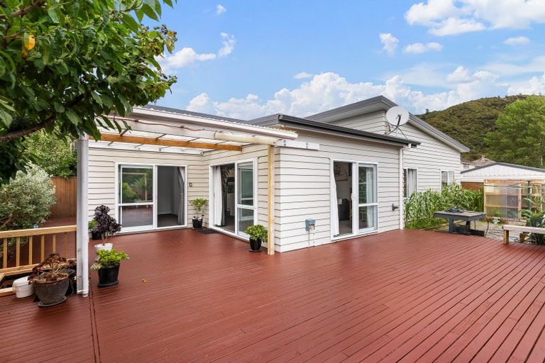 Photo of property in 209a Waddington Drive, Naenae, Lower Hutt, 5011
