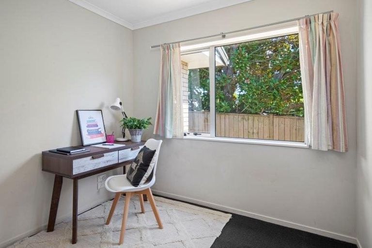 Photo of property in 16 Pono Place, Waiuku, 2123