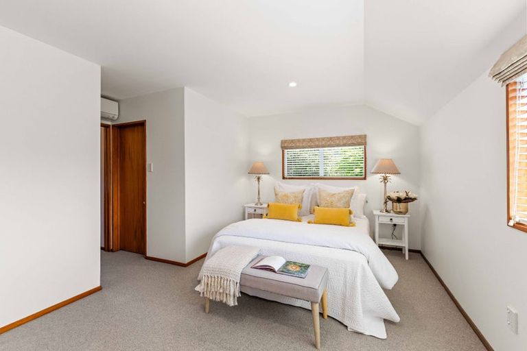 Photo of property in 8 Swanleigh Place, Ilam, Christchurch, 8041