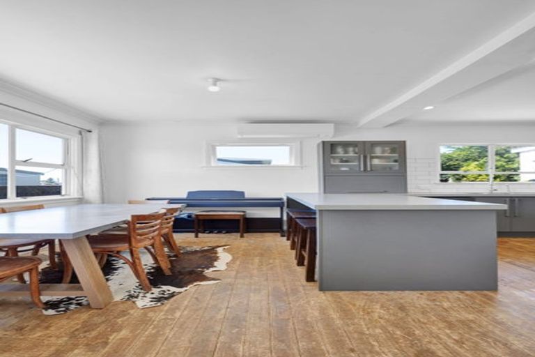 Photo of property in 205 South Road, Spotswood, New Plymouth, 4310