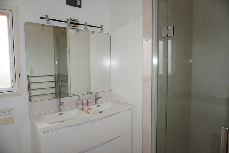 Photo of property in 11 Munstead Place, Hillcrest, Auckland, 0627