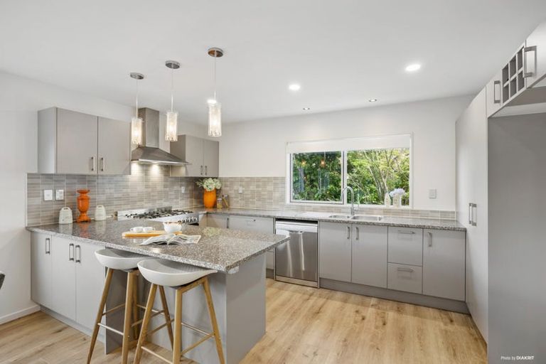 Photo of property in 2/63 Pupuke Road, Birkenhead, Auckland, 0627