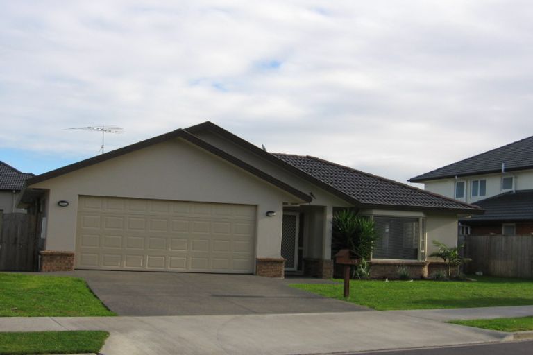 Photo of property in 13 Earlshall Drive, Flat Bush, Auckland, 2016