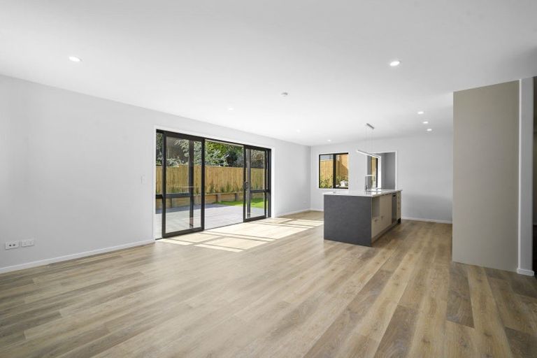 Photo of property in 10b Gradwell Place, Two Mile Bay, Taupo, 3330